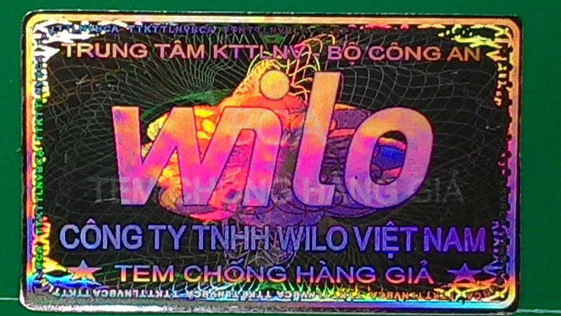Tem chống hàng giả của Bộ Công an (Khi nghiêng sẽ thấy tem có nhiều màu)
